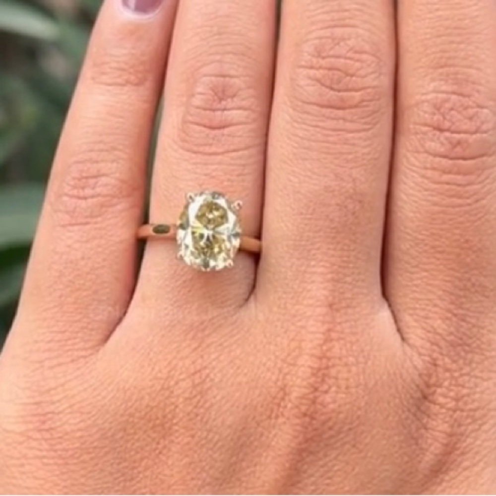 Solitaire moissanite ring - Picture 4 of 5